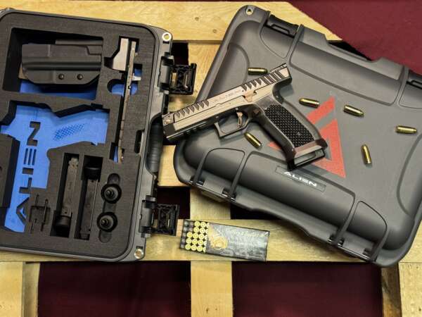 PISTOLET LAUGO ARMS ALIEN FULLKIT ROSÉ