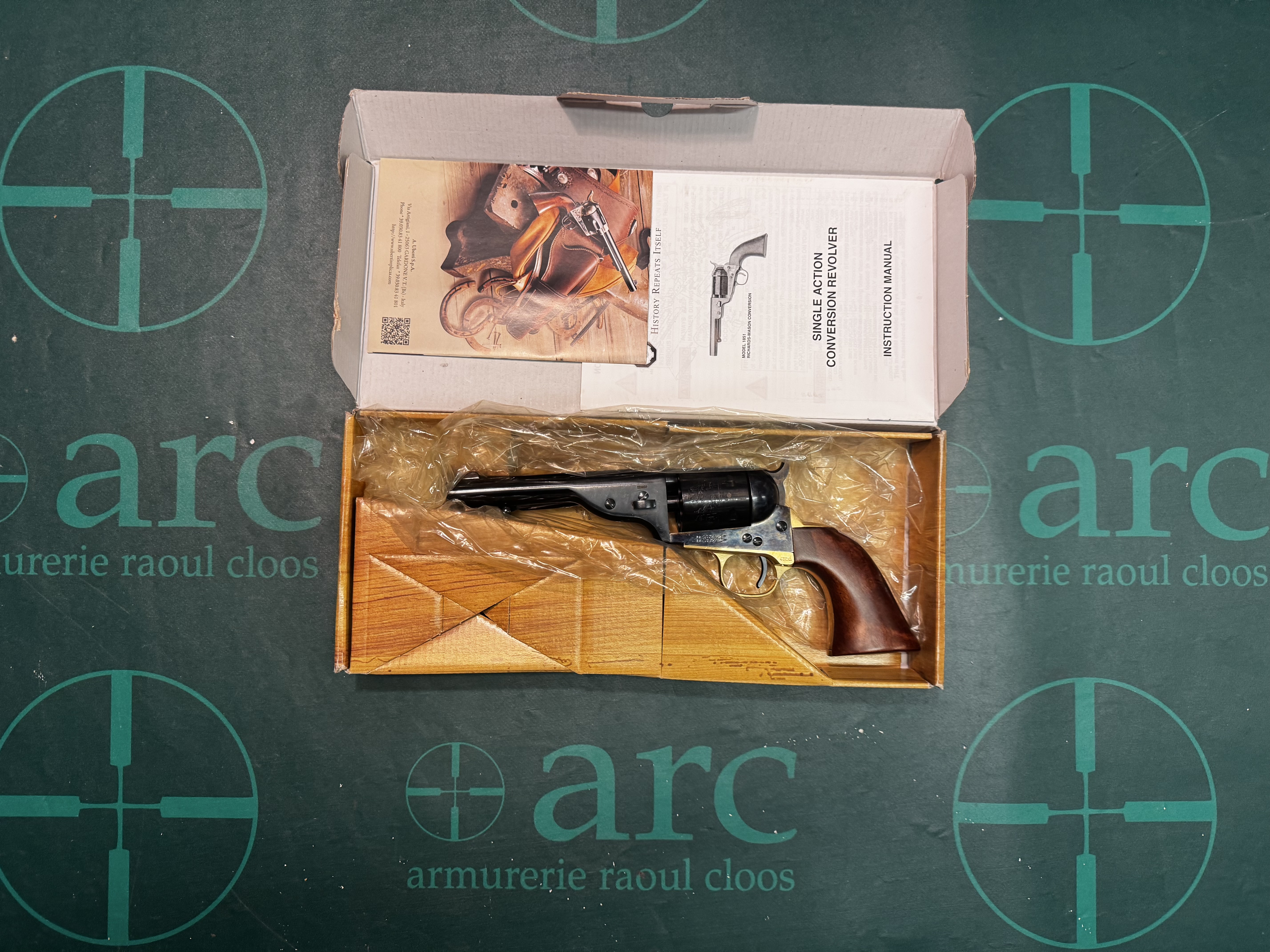 REVOLVER UBERTI 1871
