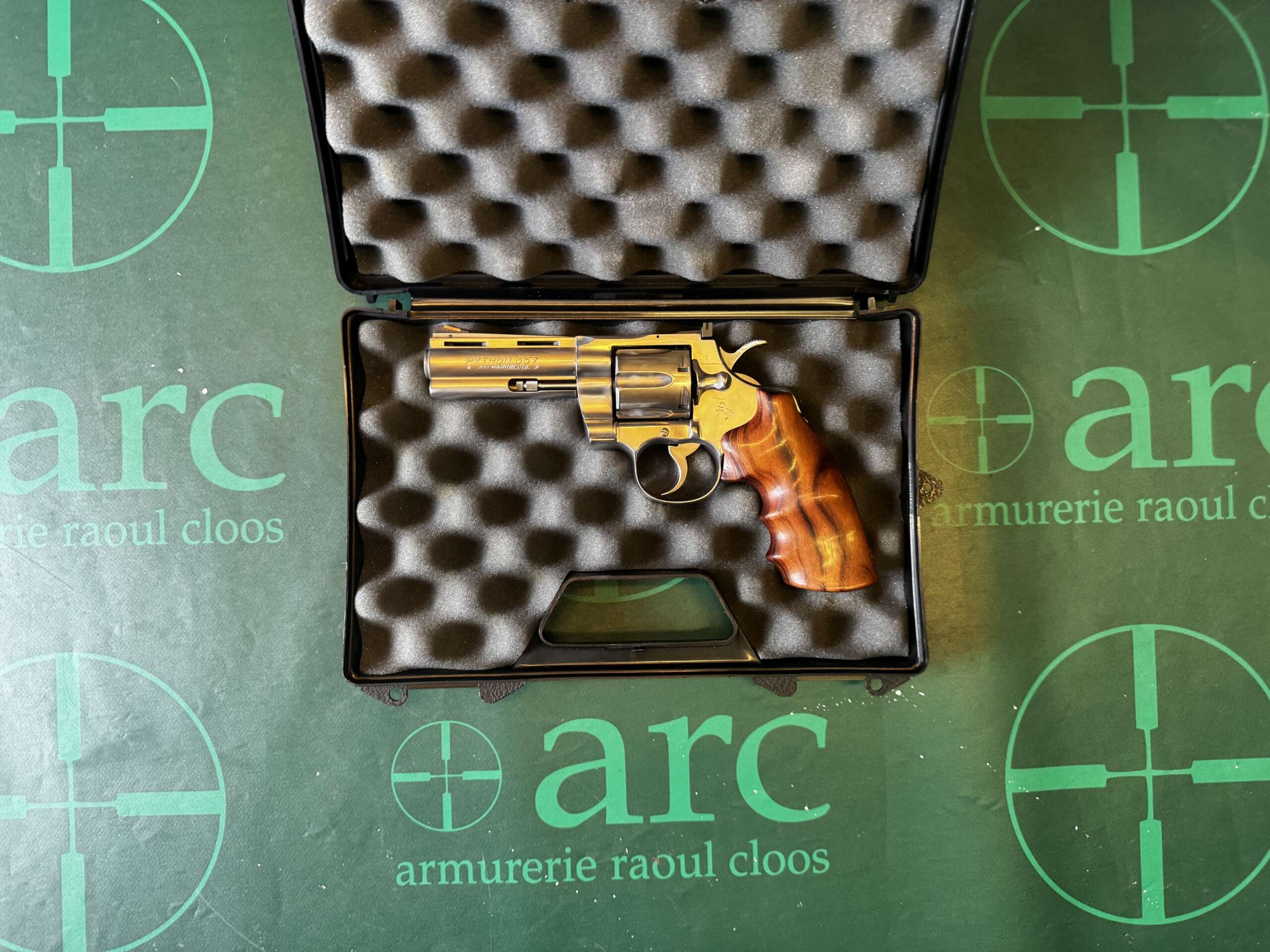 REVOLVER COLT PYTHON