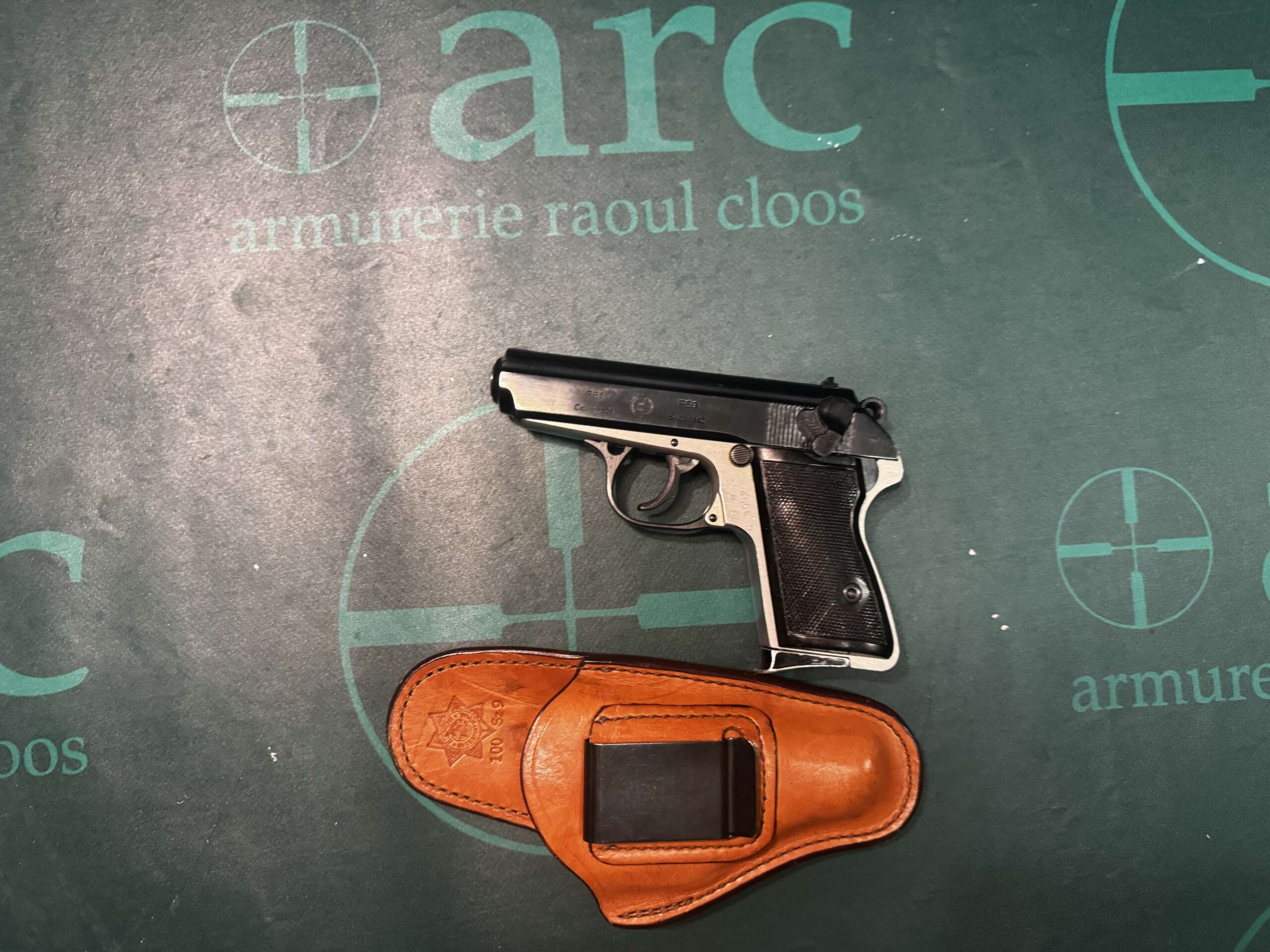 PISTOLET FEG R61