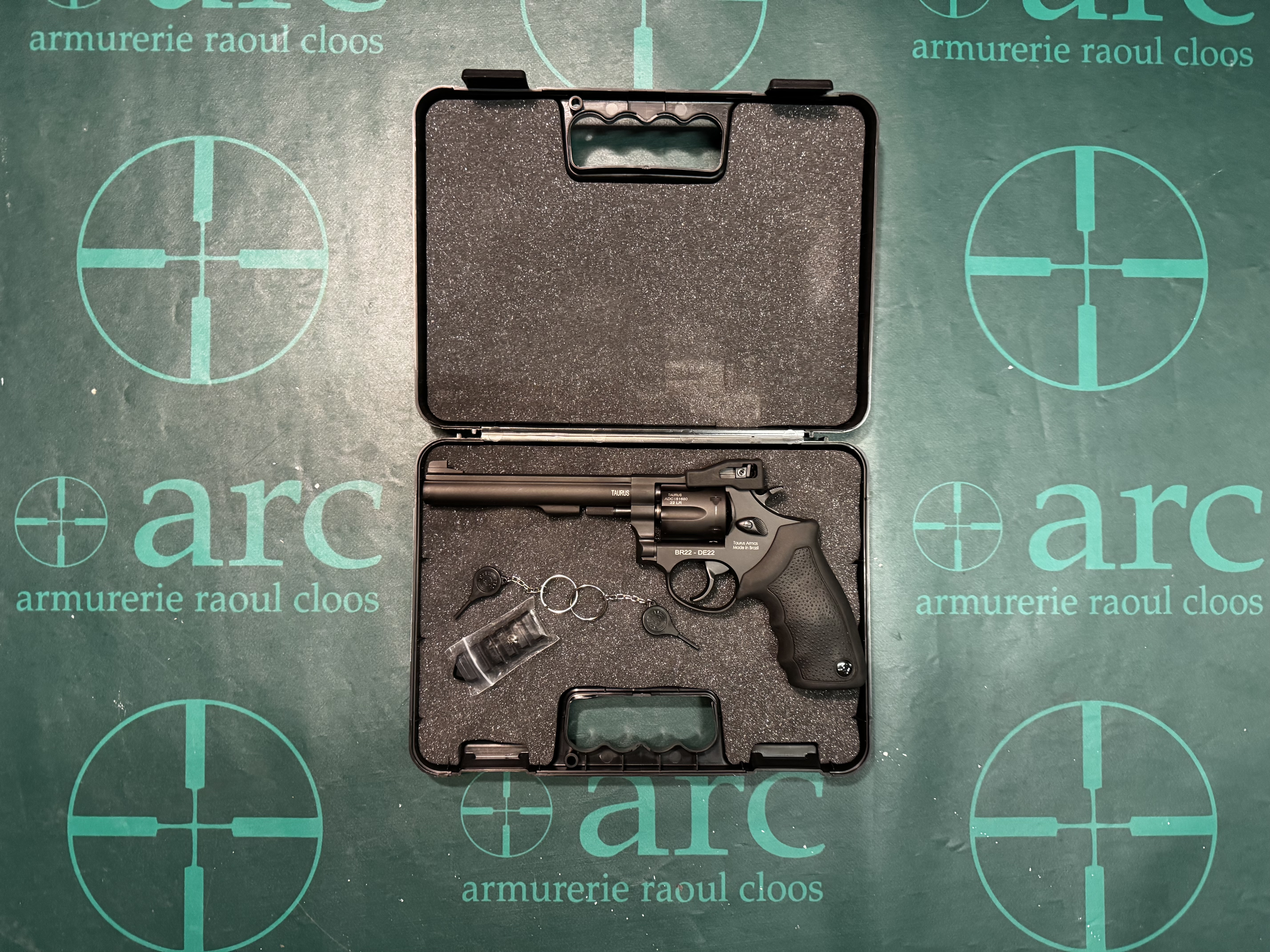REVOLVER TAURUS 96