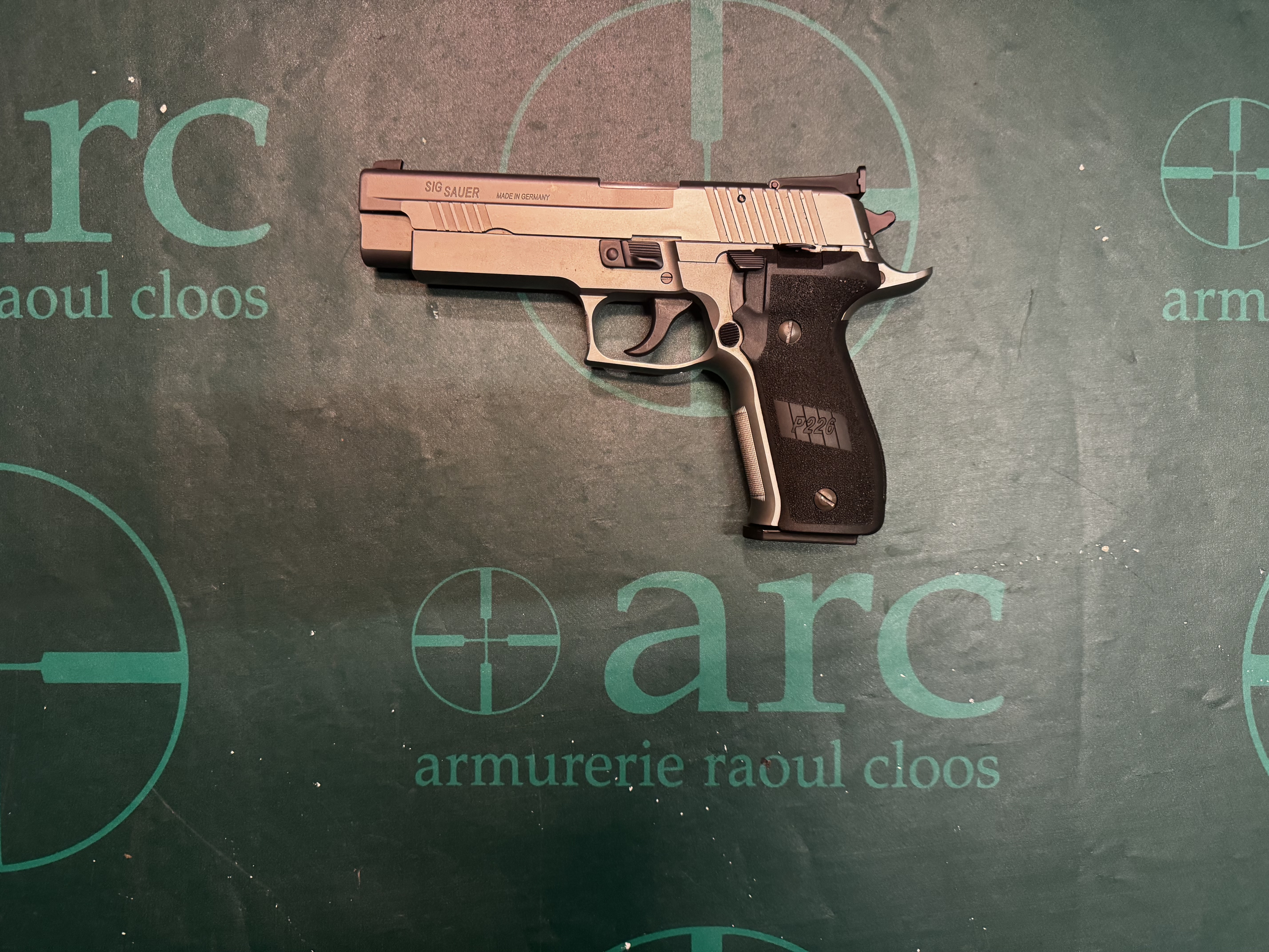 PISTOLET SIG SAUER P226