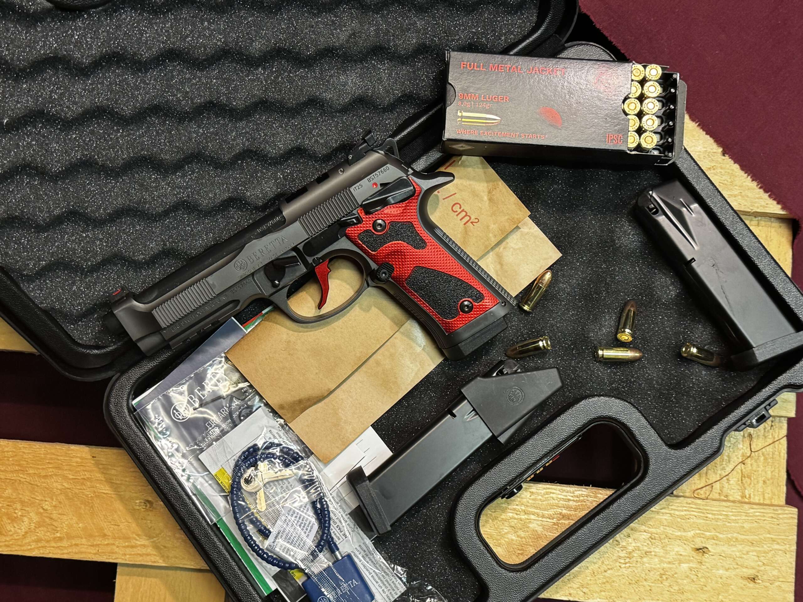 PISTOLET BERETTA 92X DARK SERIES RED