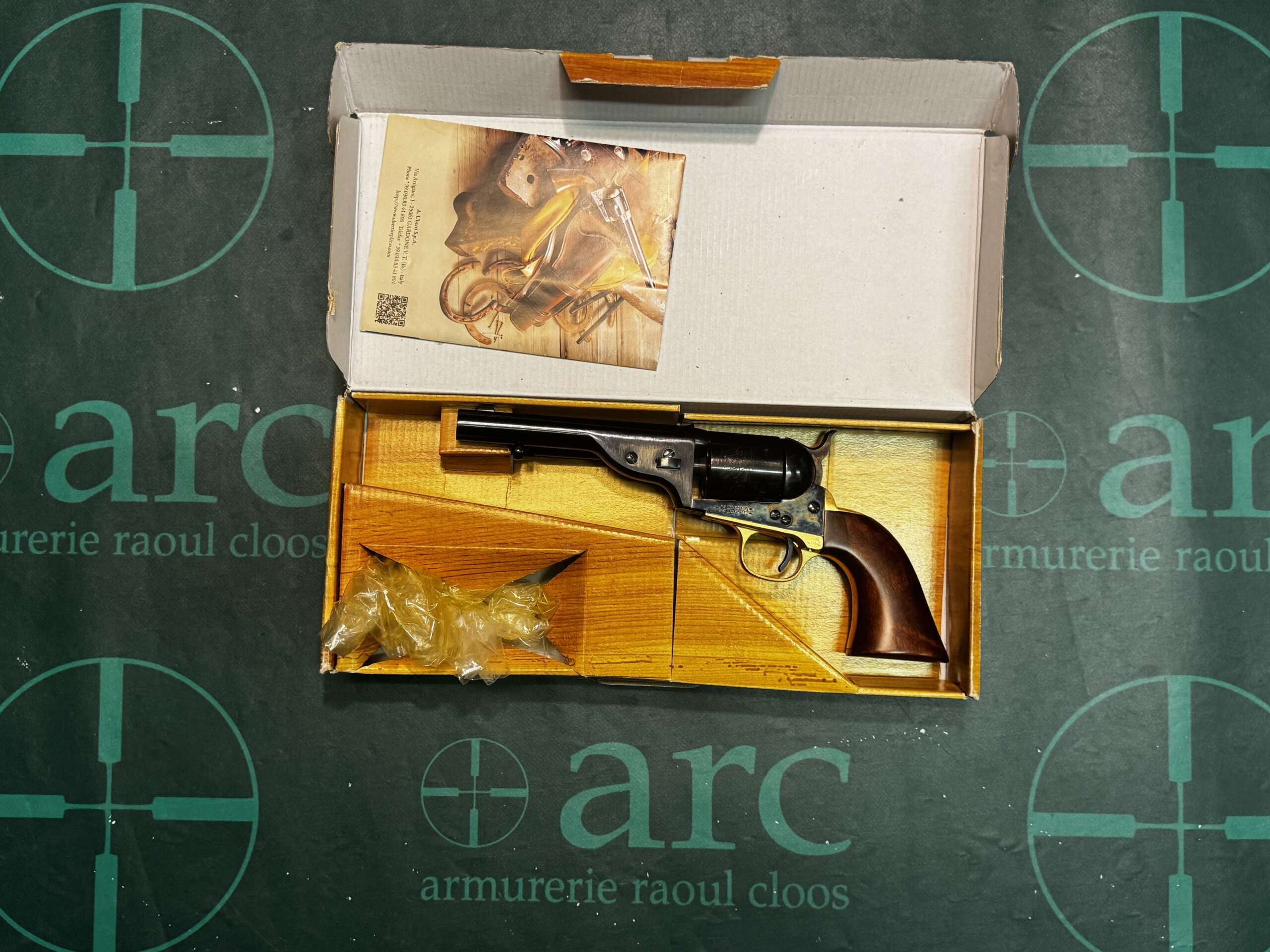 REVOLVER UBERTI 1871