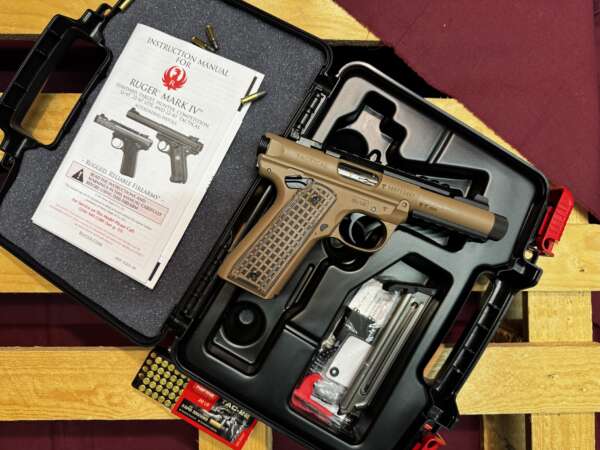 PISTOLET RUGER 22/45 TACTICAL B BROWN CERAKOTE