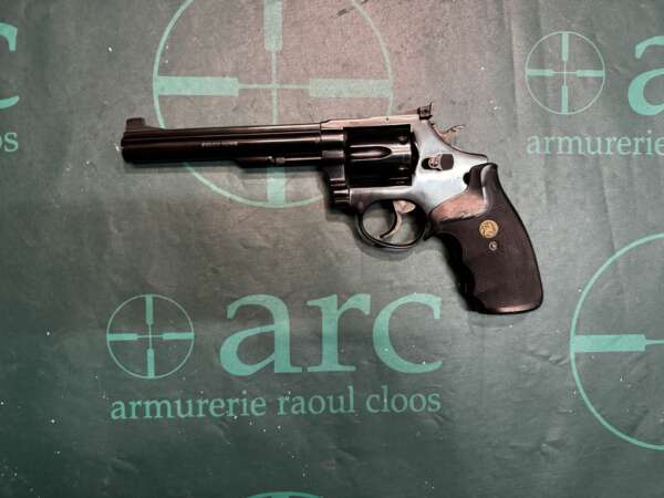 REVOLVER TAURUS 76